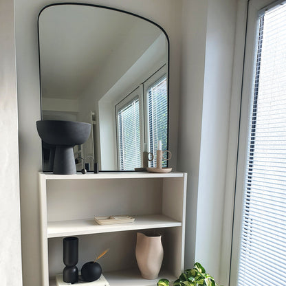 Bowness - Miroir Mural Métallique Contemporain Arqué Noir 90cm x 75cm