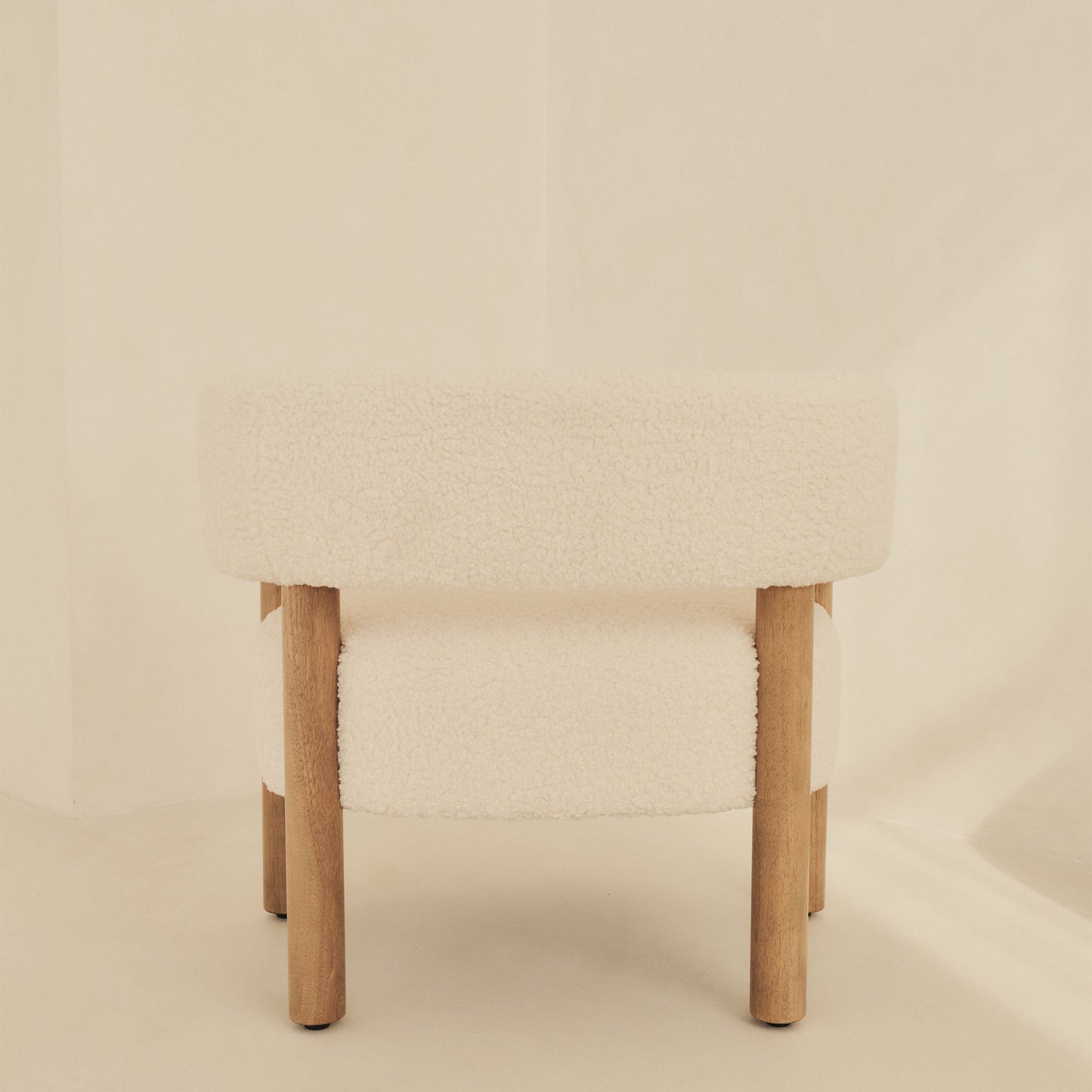 Cara - Fauteuil d'Accent en Bouclé Ivoire et Bois Chaud