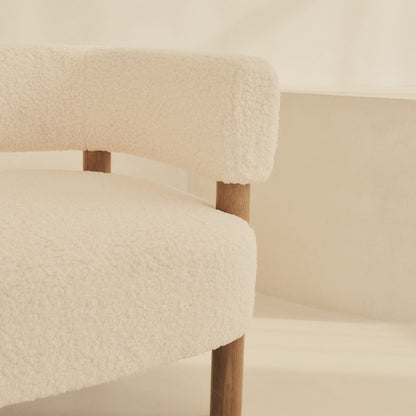 Cara - Fauteuil d'Accent en Bouclé Ivoire et Bois Chaud