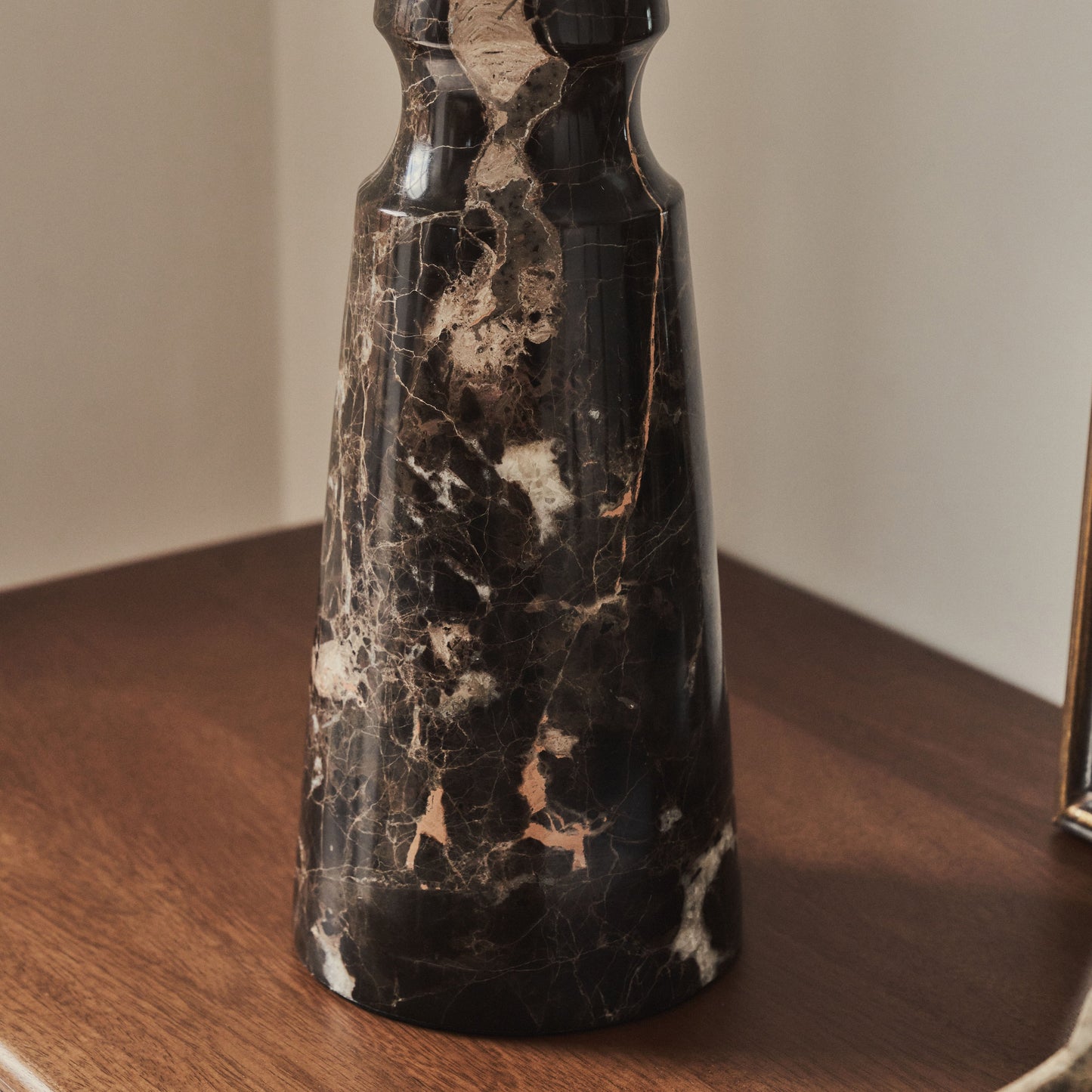 Sienna - Lampe de table avec abat-jour conique Dark Emperador