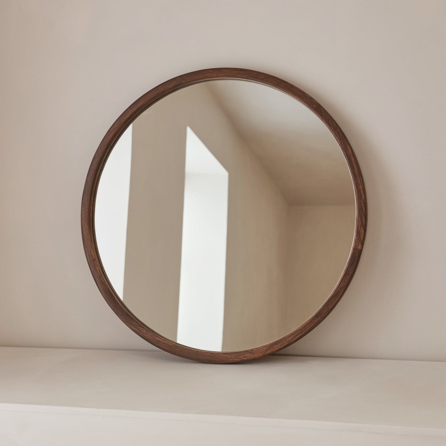 Arden - Miroir mural rond en bois foncé 70 cm x 70 cm