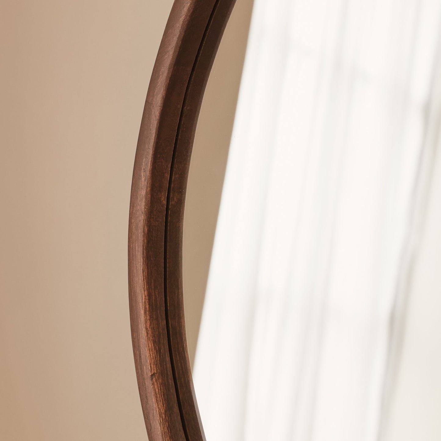 Arden - Miroir mural rond en bois foncé 70 cm x 70 cm