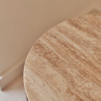 Sloane - Table d'Appoint Ronde en Travertin Beige et Bois Chaud Premium