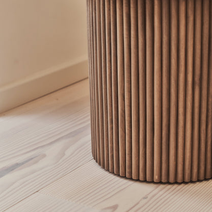 Sloane - Table d'Appoint Ronde en Marbre Dark Emperador et Bois Chaud Premium