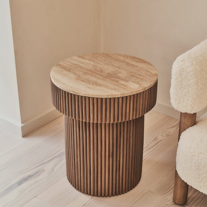 Sloane - Table d'Appoint Ronde en Travertin Beige et Bois Chaud Premium