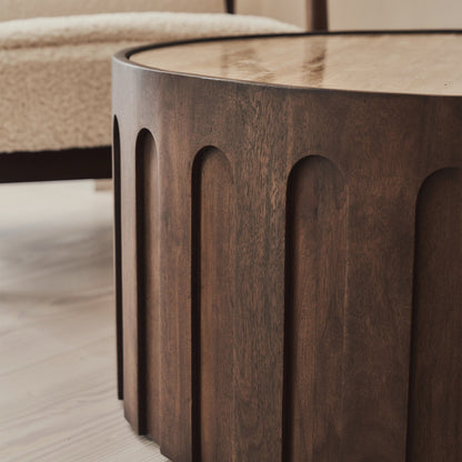 Valor - Table basse ronde premium en travertin beige et bois foncé