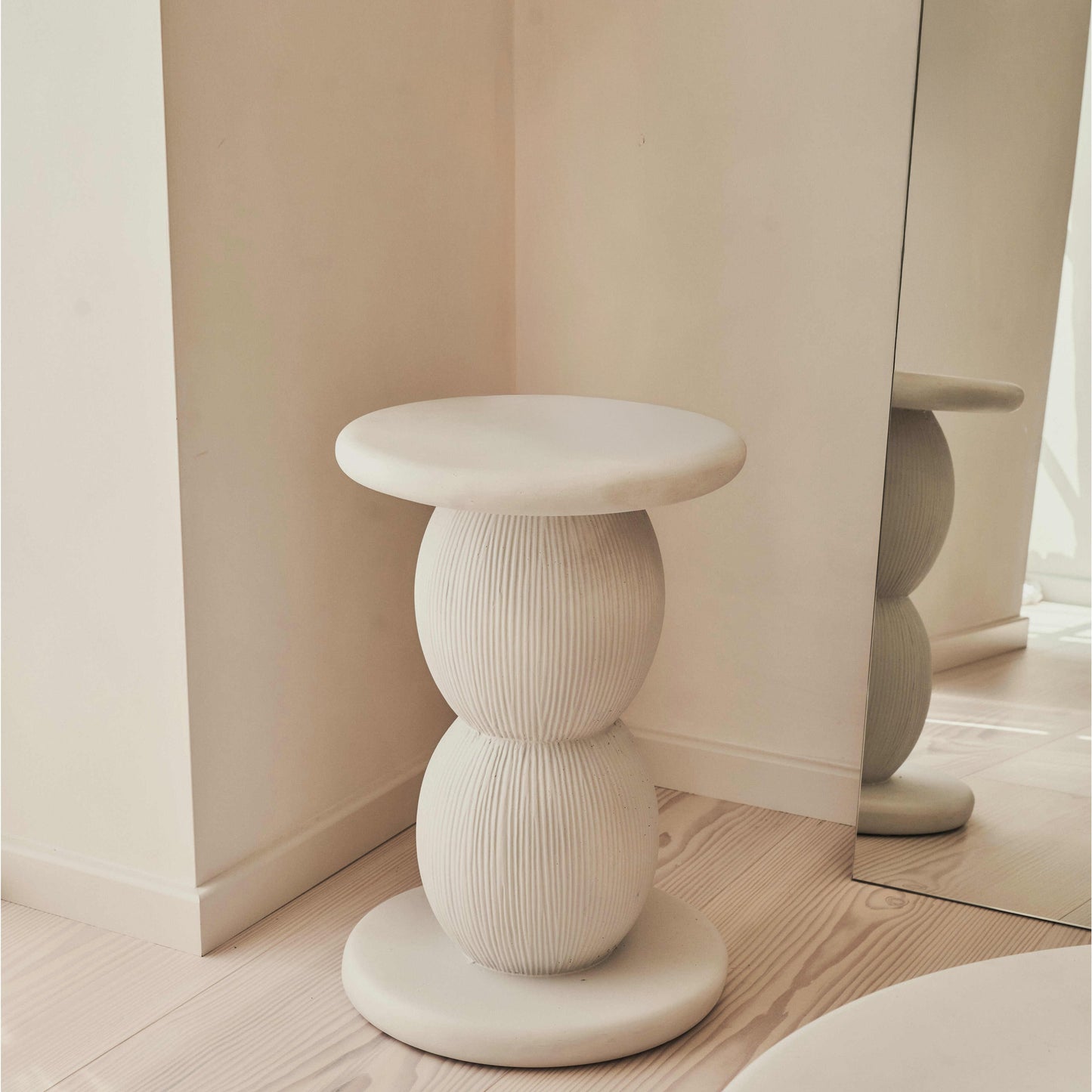 Leonardo - Table d'Appoint Minimaliste Boule en Béton