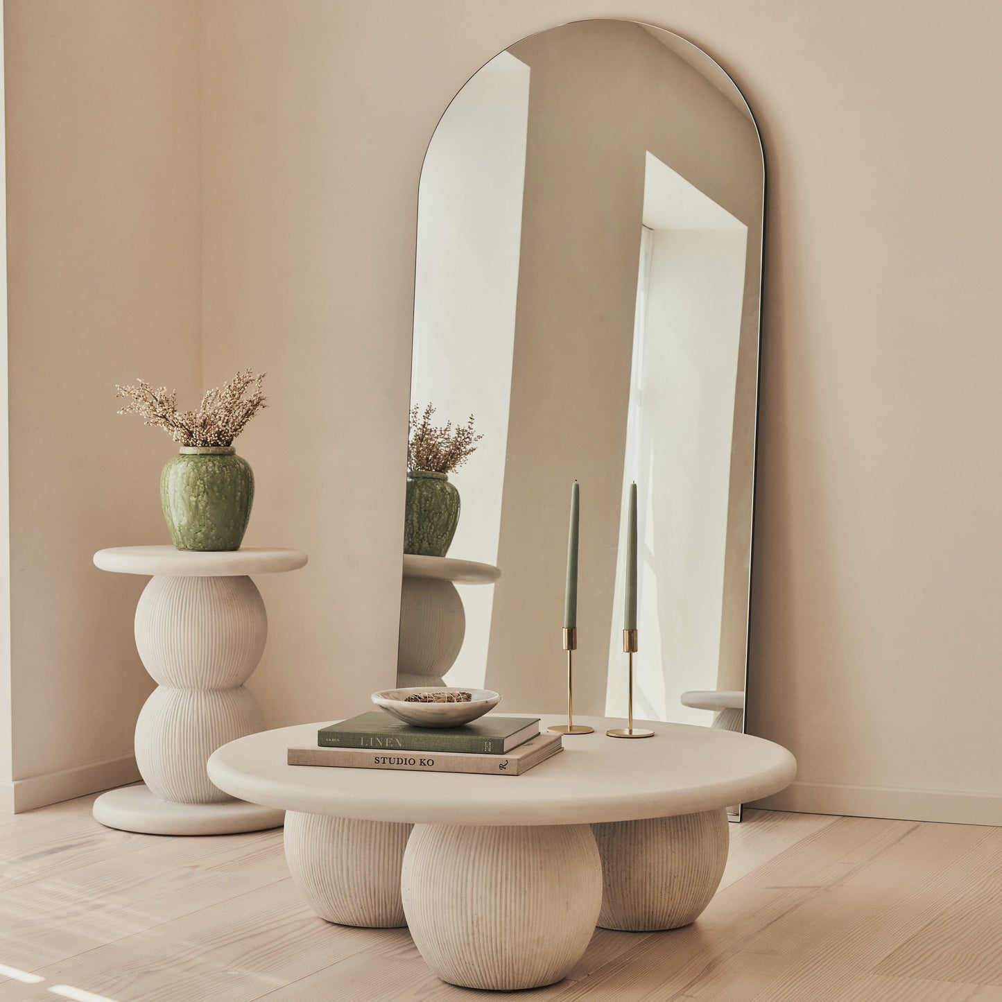 Leonardo - Table Basse Minimaliste Boule en Béton Grande