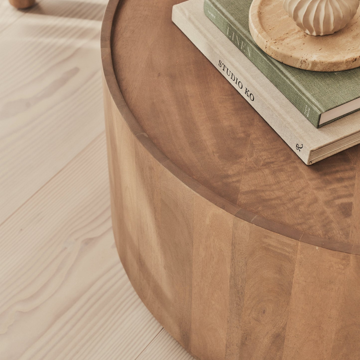 Fairmont - Table basse ronde premium en bois chaud