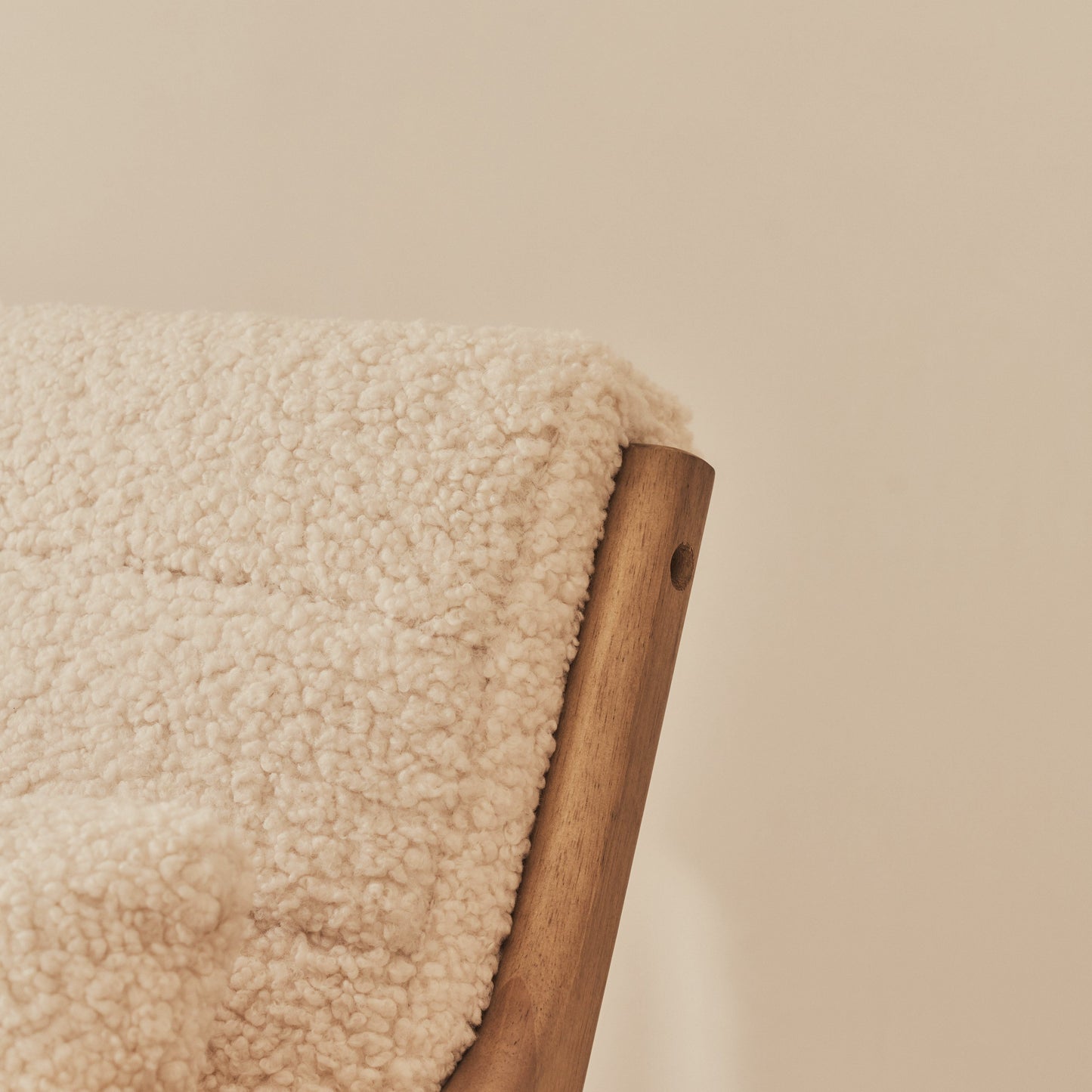 Hudson - Fauteuil d'Appoint en Bouclé Ivoire et Bois Chaud