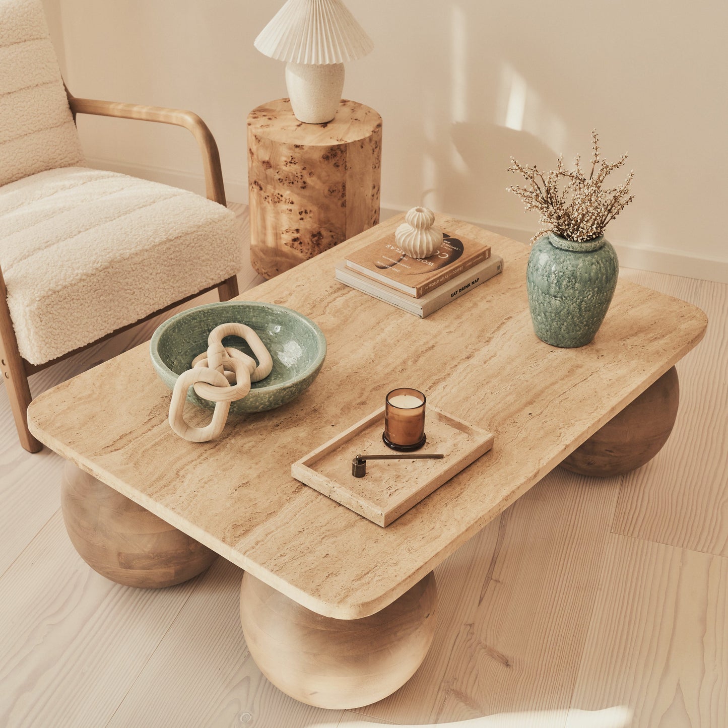 Melrose - Table basse rectangulaire premium en travertin beige et bois chaud