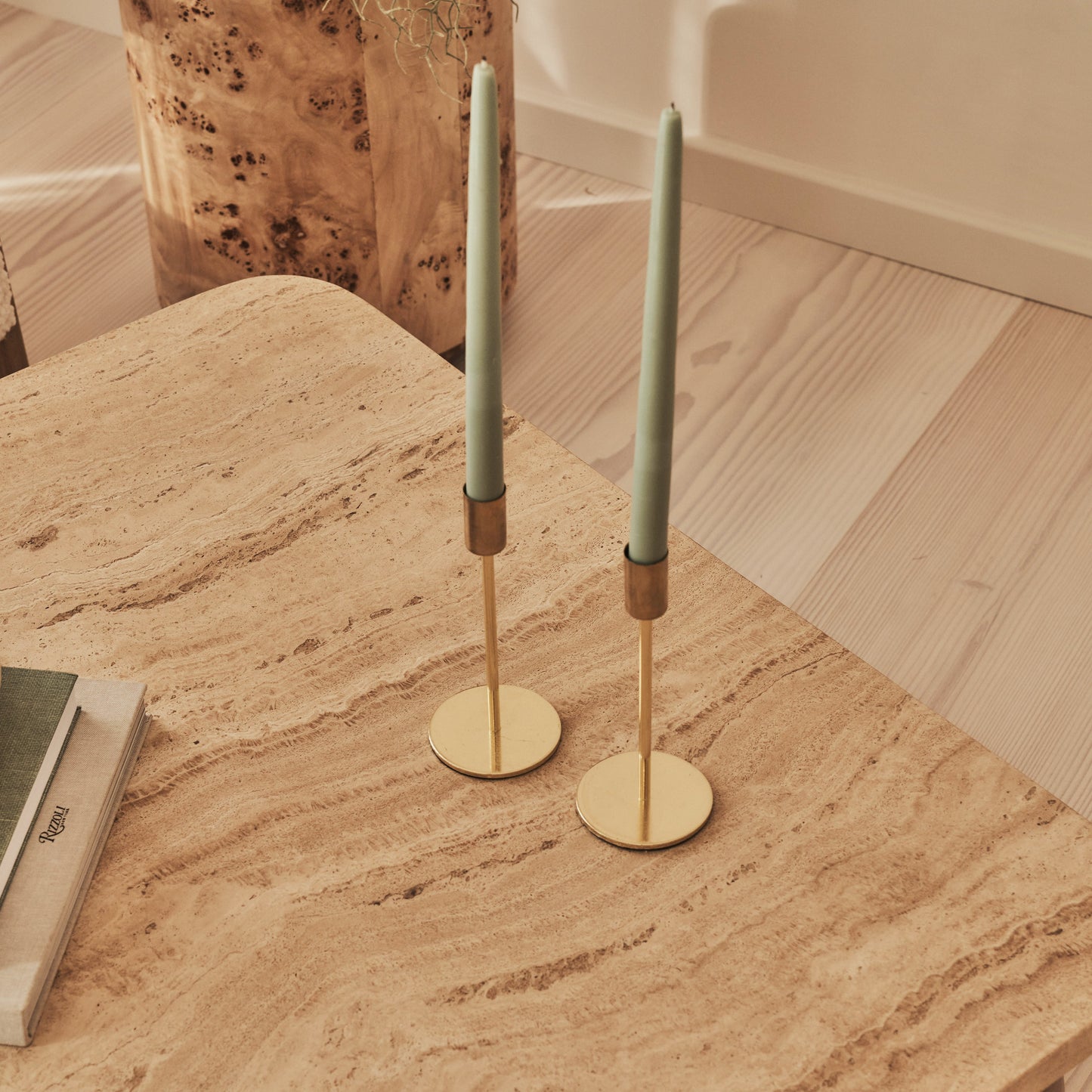 Melrose - Table basse carrée premium en travertin beige et bois chaud