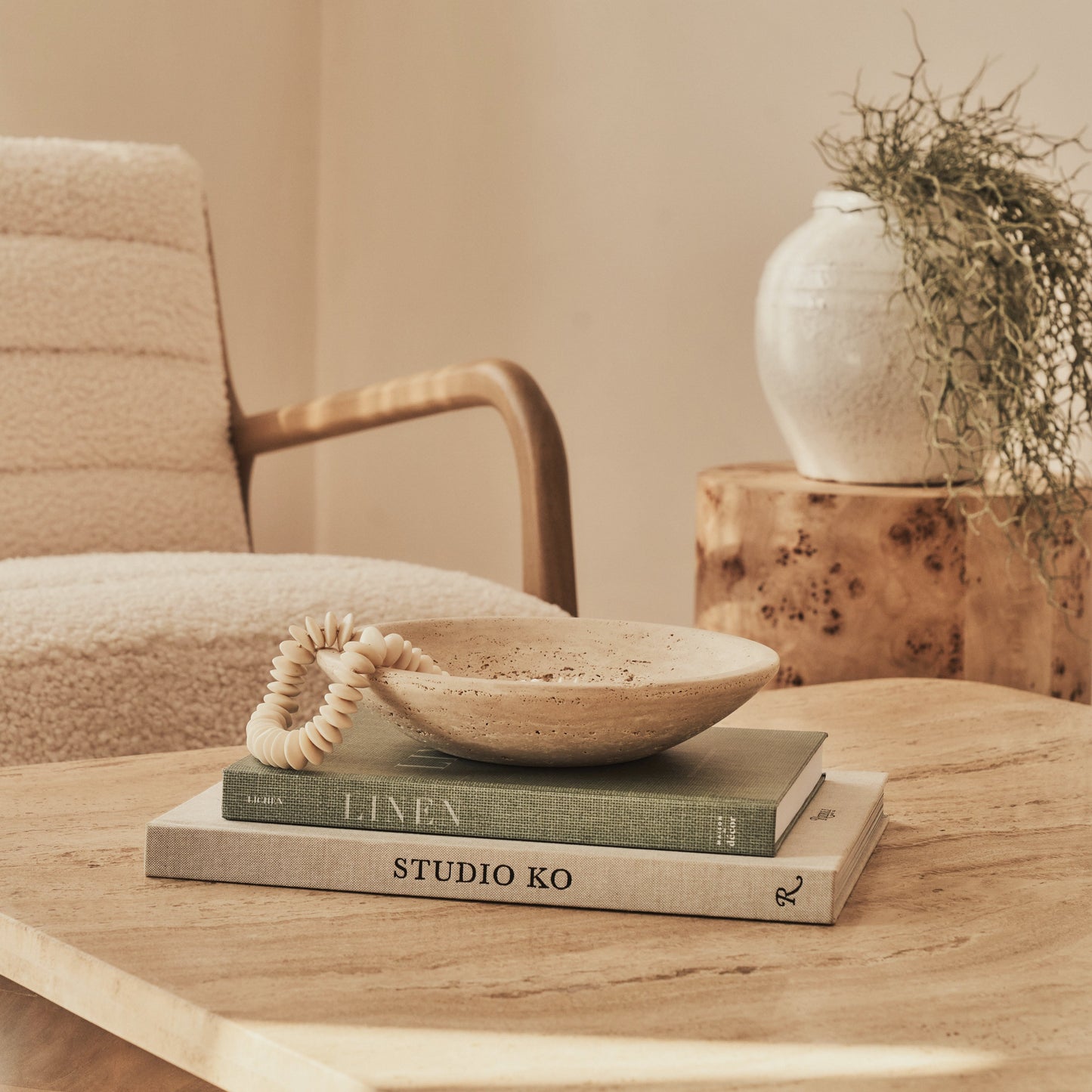 Melrose - Table basse carrée premium en travertin beige et bois chaud