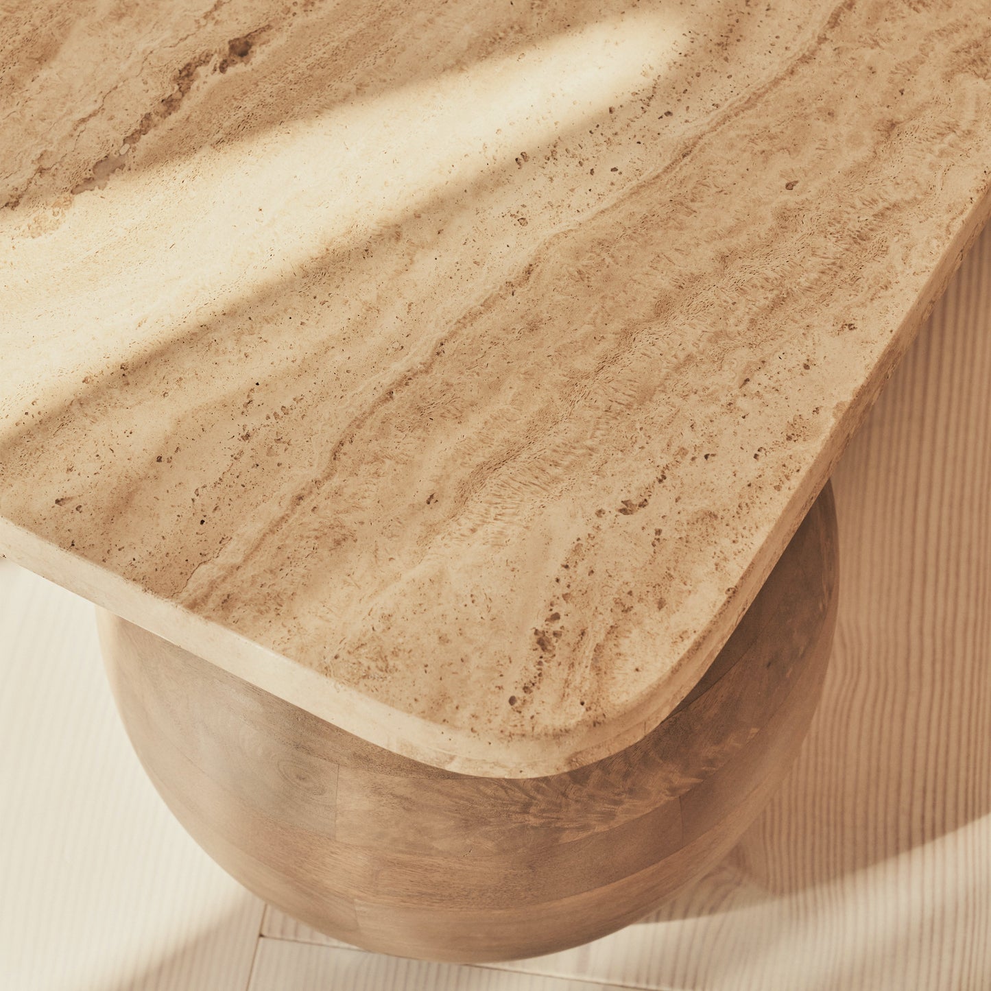 Melrose - Table basse carrée premium en travertin beige et bois chaud