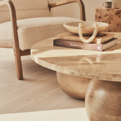 Melrose - Table basse ronde en travertin beige et bois chaud premium