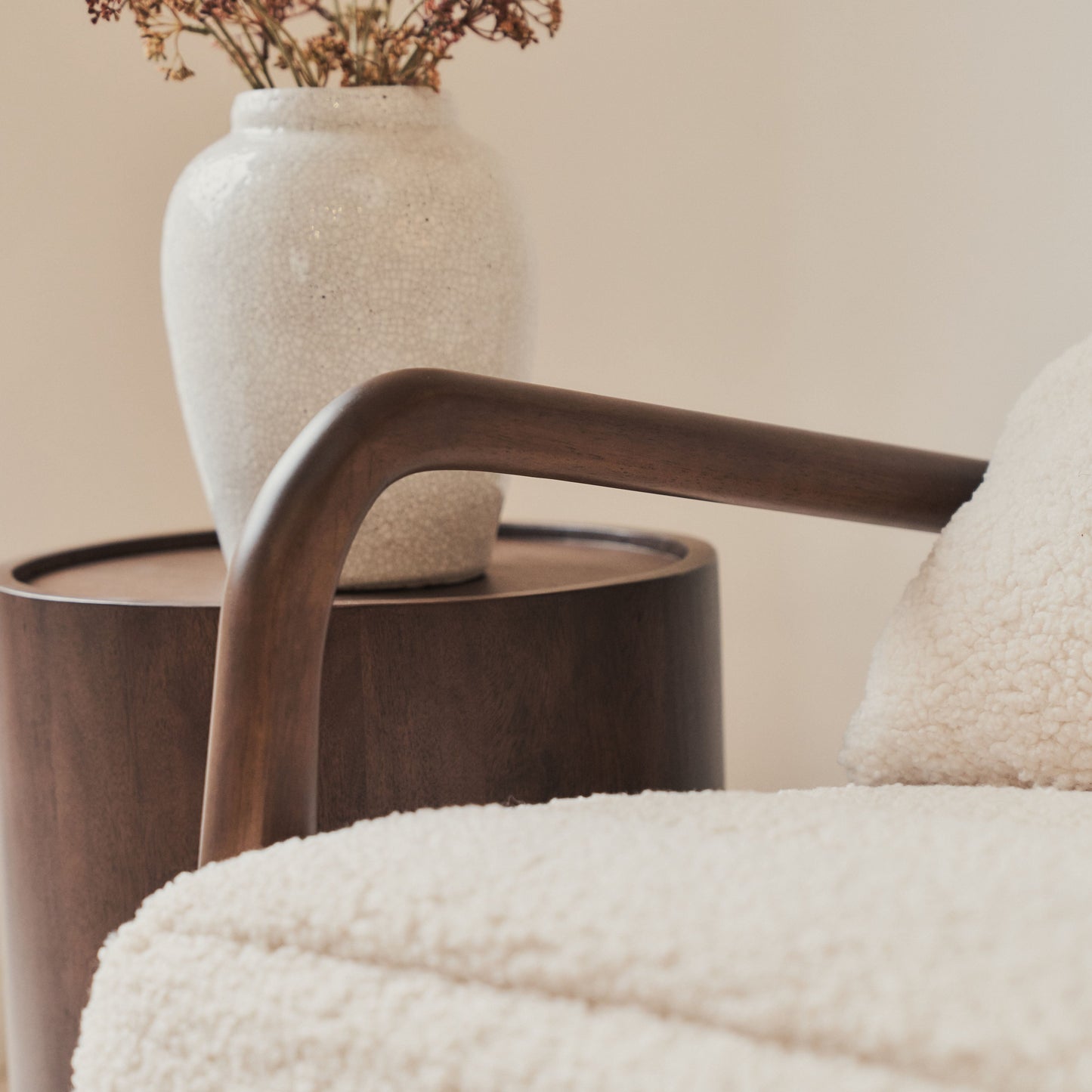 Hudson - Fauteuil d'Appoint en Bouclé Ivoire et Bois Foncé