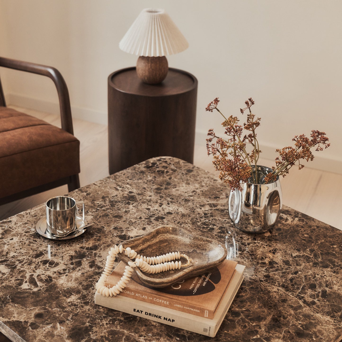 Melrose - Table basse carrée premium en bois foncé avec marbre Dark Emperador