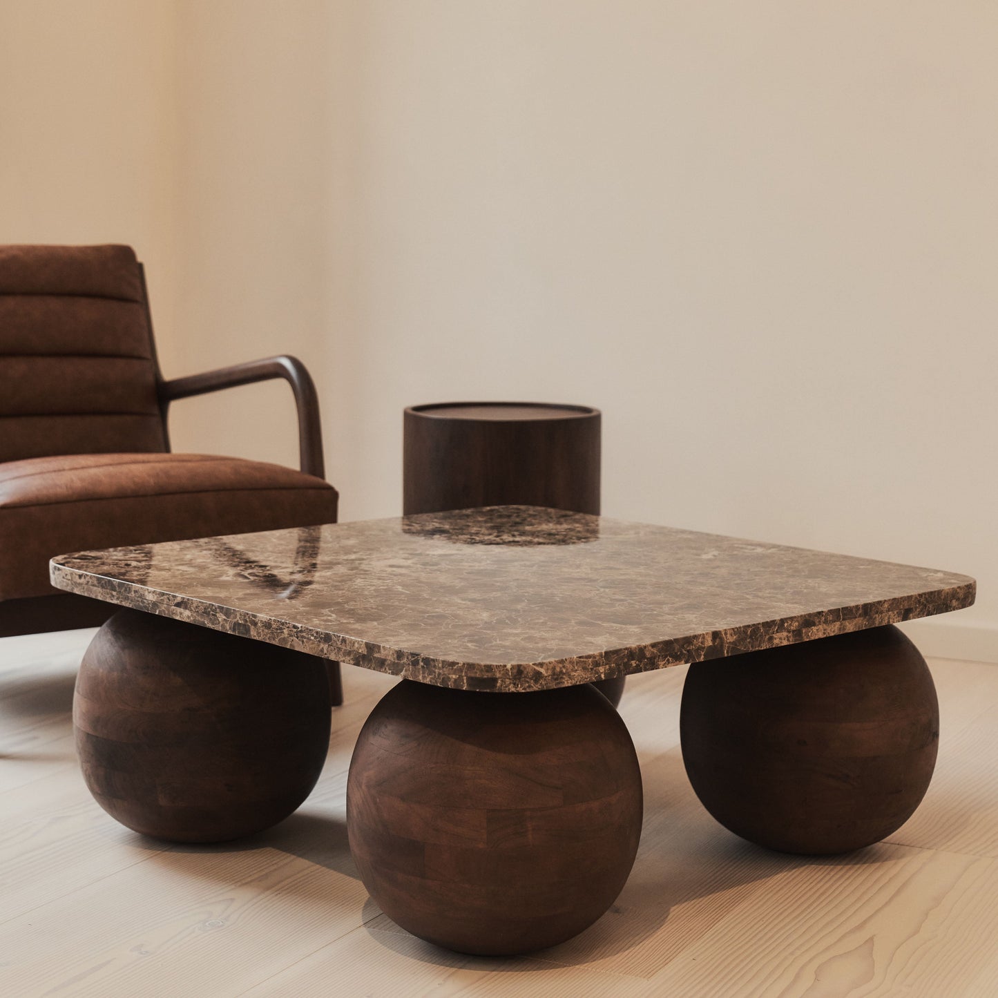 Melrose - Table basse carrée premium en bois foncé avec marbre Dark Emperador