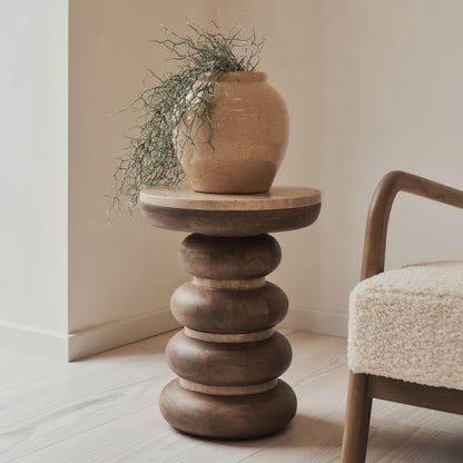 Belgravia - Table d'appoint ronde en travertin beige et bois chaud premium