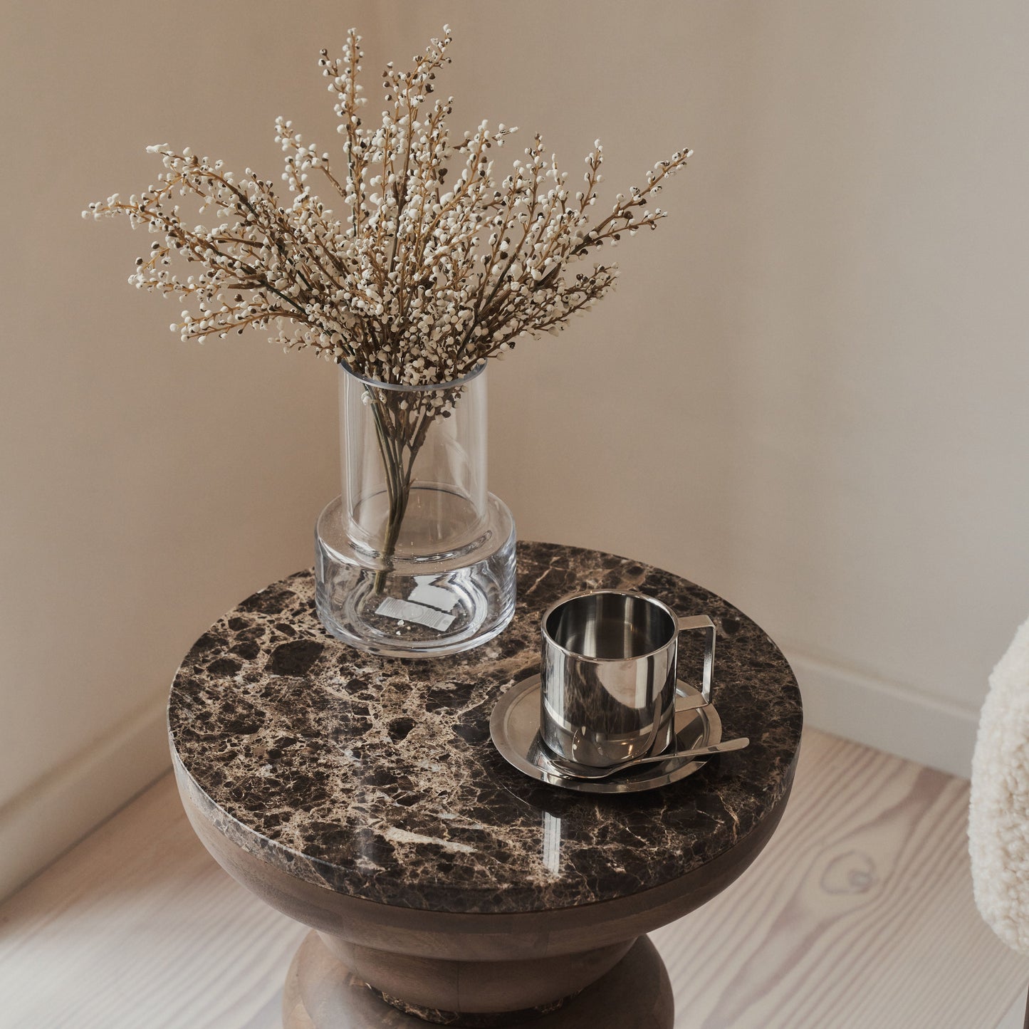 Belgravia - Table d'Appoint Ronde en Marbre Dark Emperador et Bois Foncé Premium