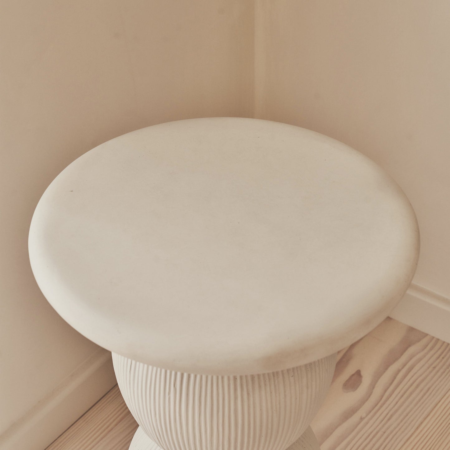 Leonardo - Table d'Appoint Minimaliste Boule en Béton