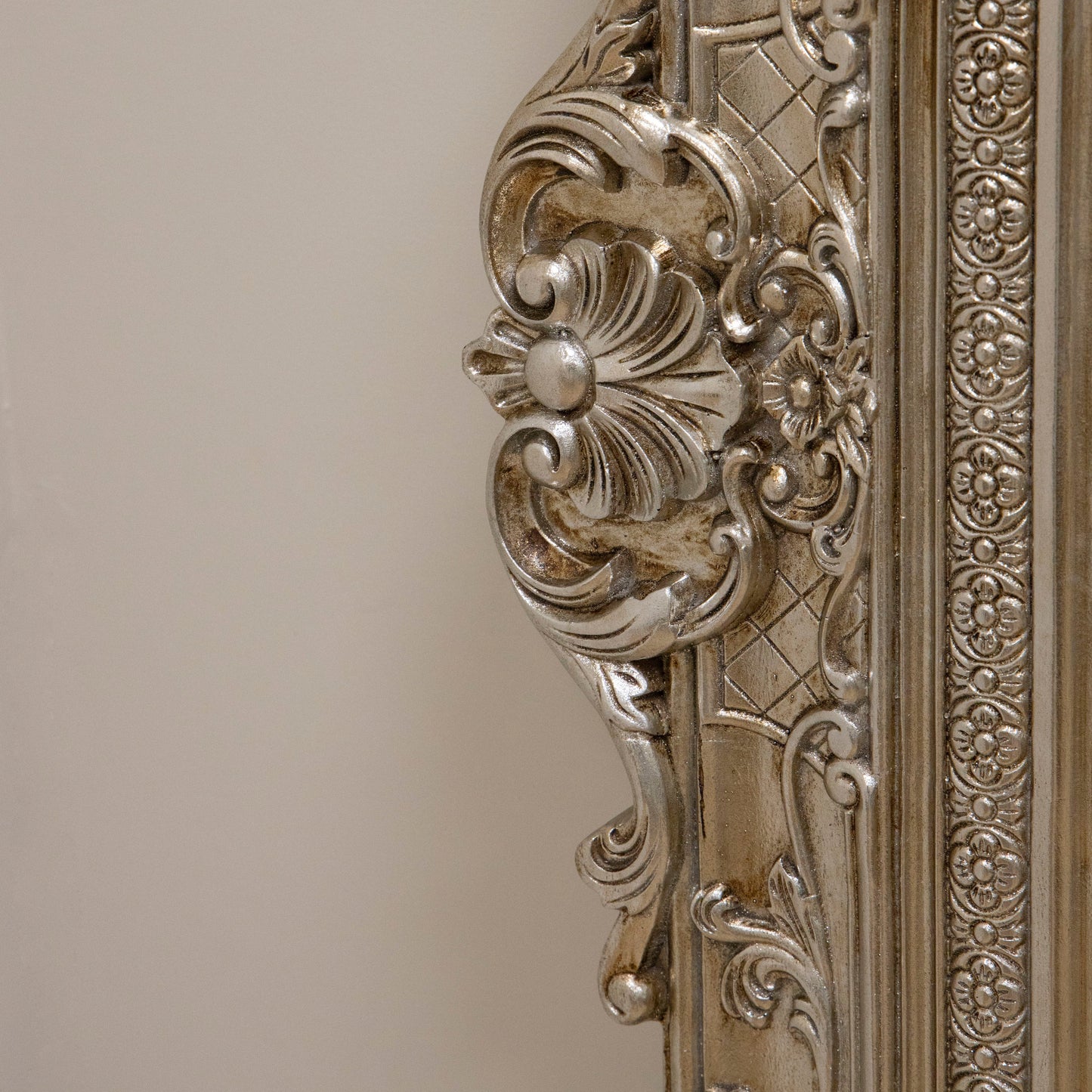 Ella Grande - Miroir sur Pied Orné Champagne 190cm x 140cm