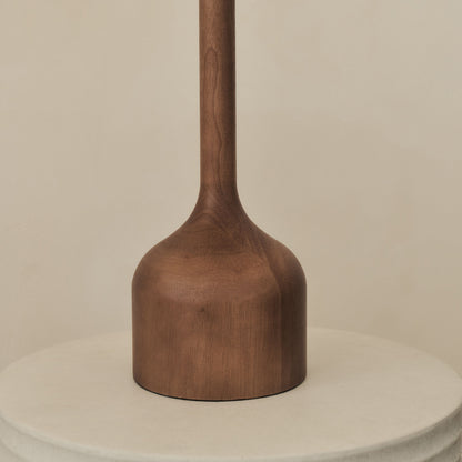 Esme - Lampe de table à abat-jour en bois foncé à bord festonné inversé