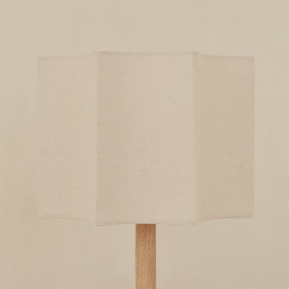 Esme - Lampe de table avec abat-jour en bois clair à festons inversés