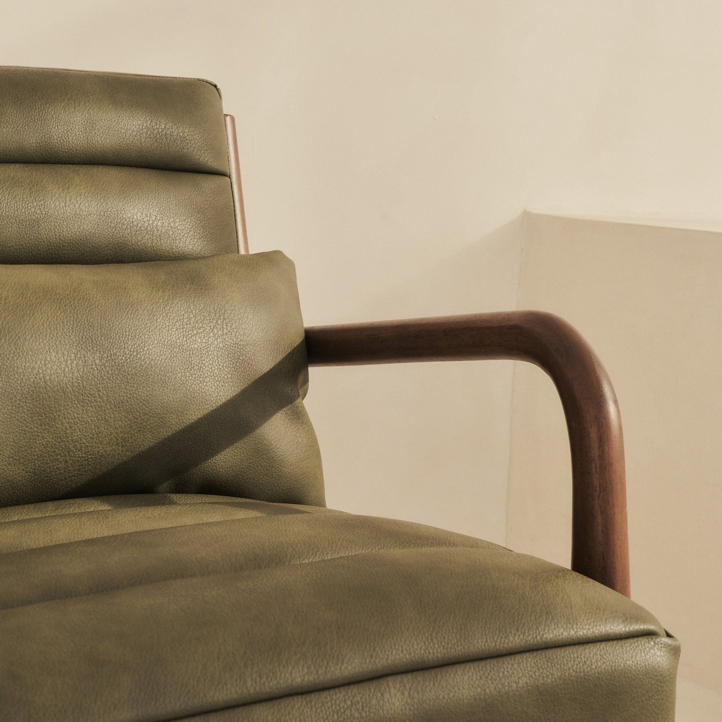 Hudson - Fauteuil avec Accents en Cuir Olive et Bois Foncé