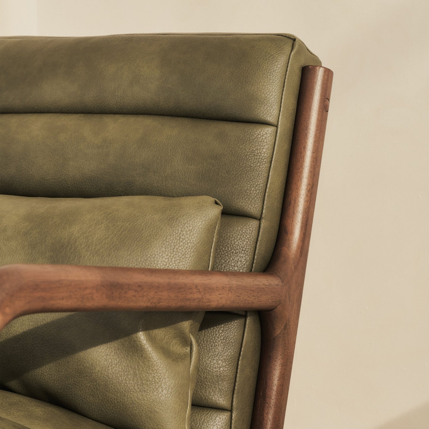 Hudson - Fauteuil avec Accents en Cuir Olive et Bois Foncé