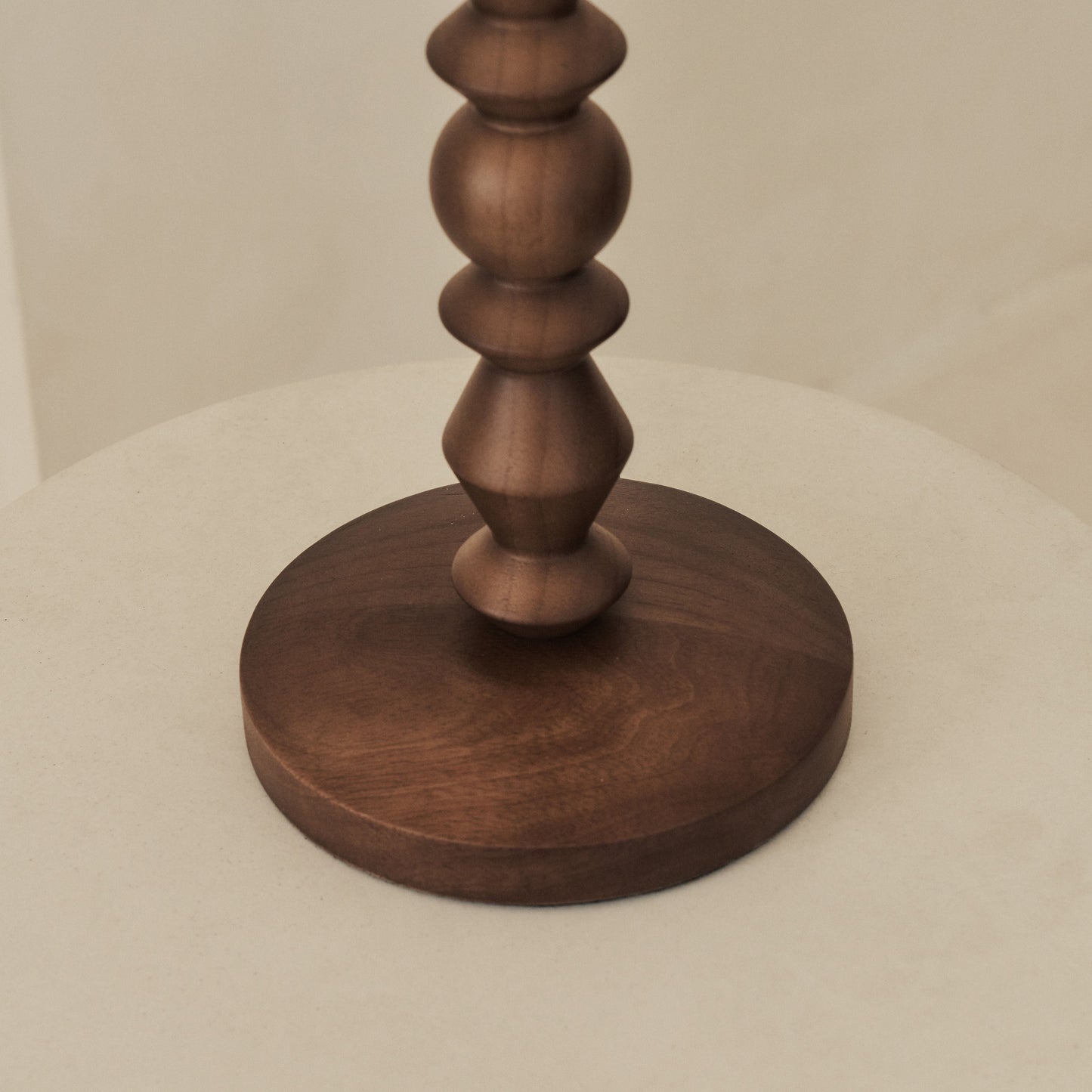 Ivy - Lampe de table à abat-jour tambour en bois foncé