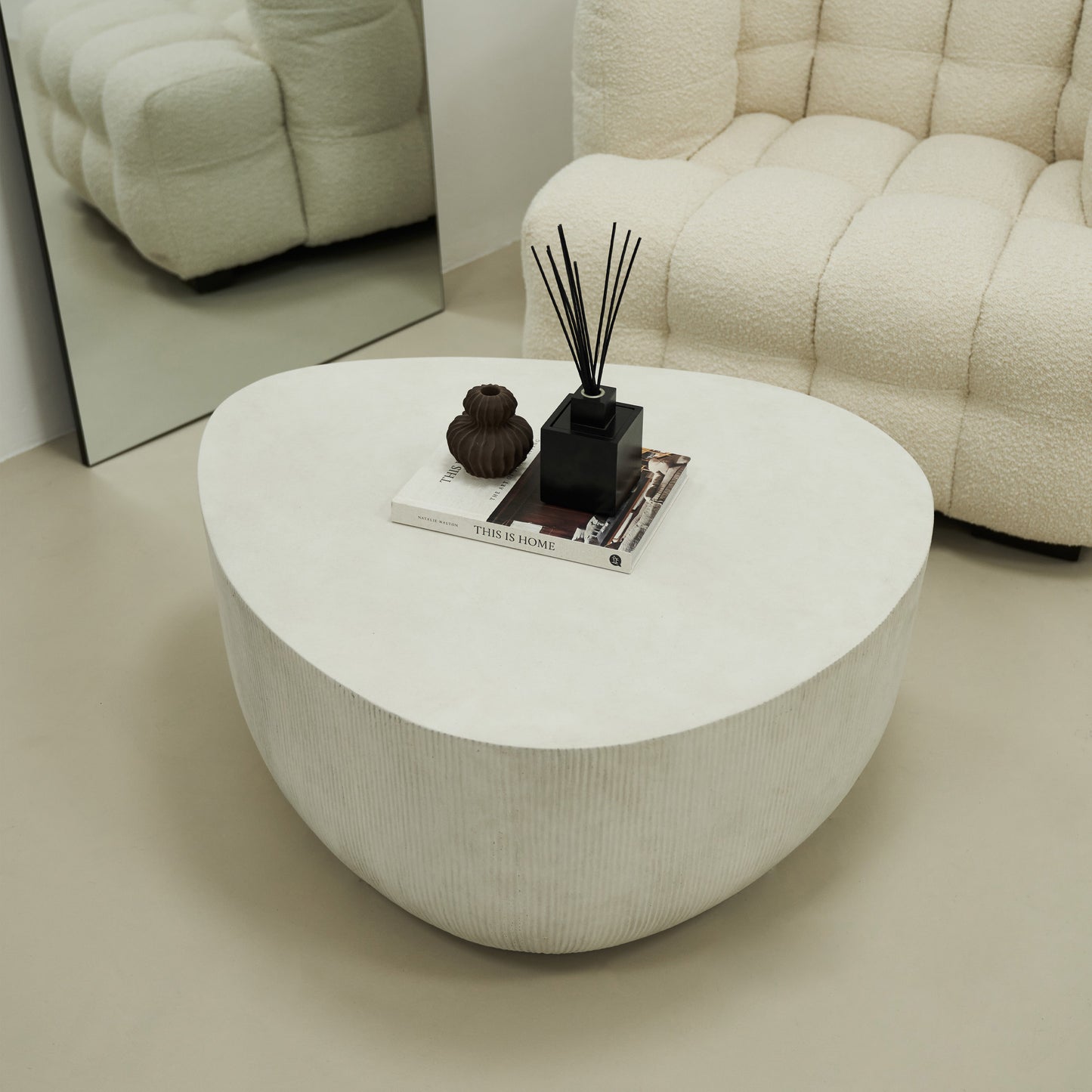 Leonardo - Table basse minimaliste en béton forme irrégulière grande