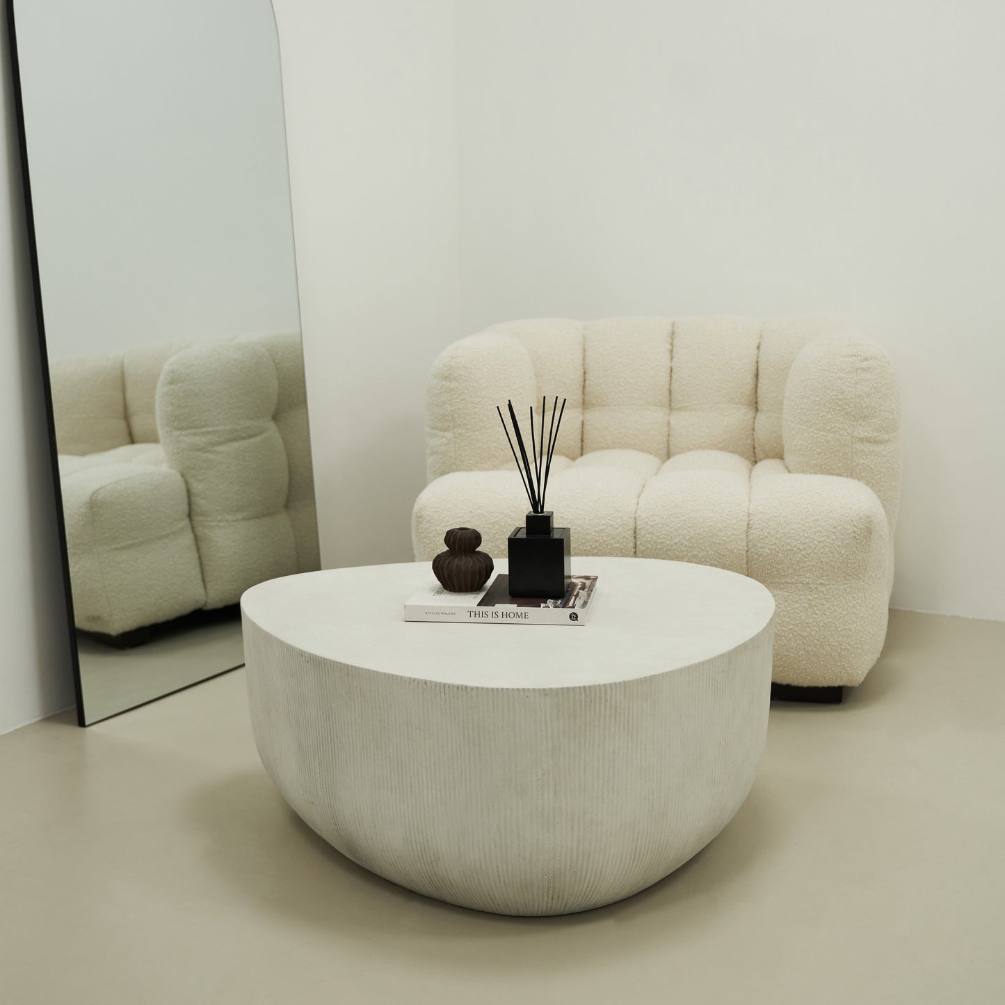 Leonardo - Table basse minimaliste en béton forme irrégulière grande