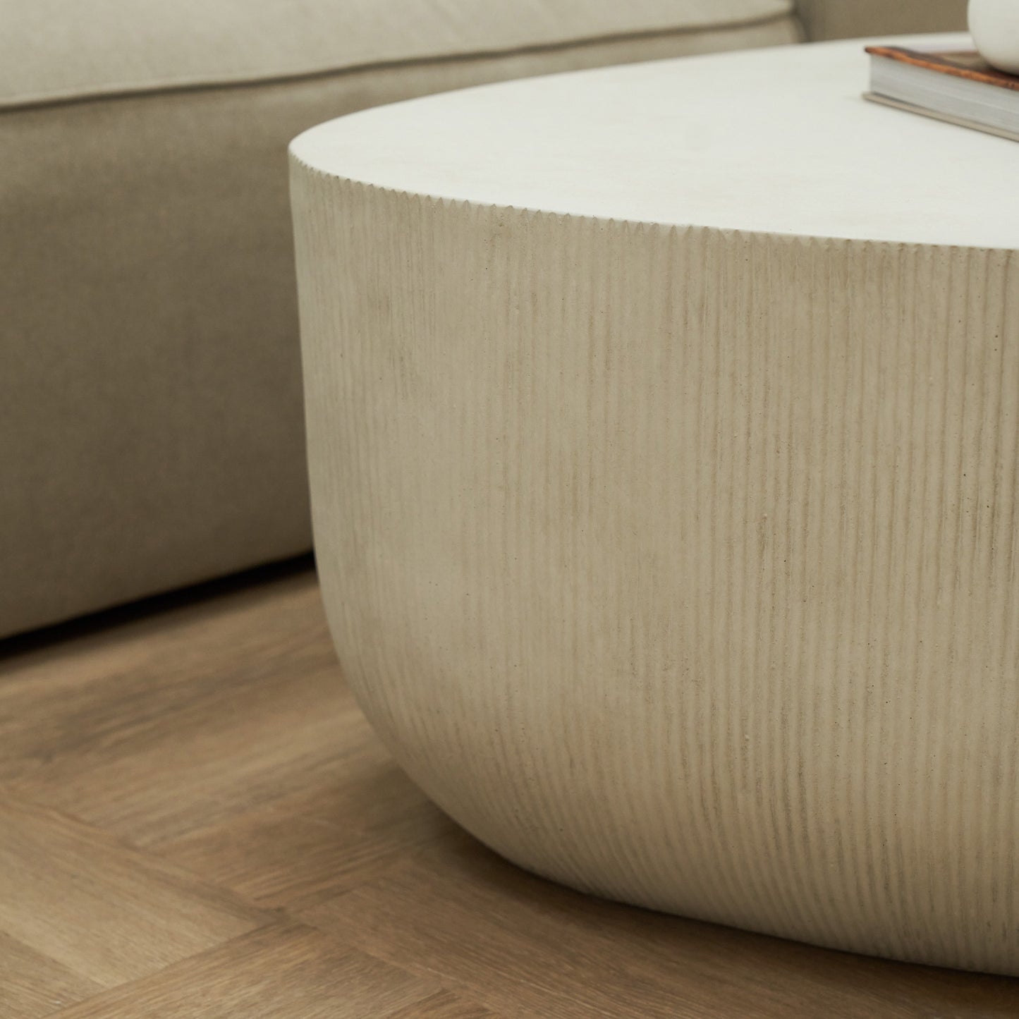 Leonardo - Table basse minimaliste en béton forme irrégulière grande