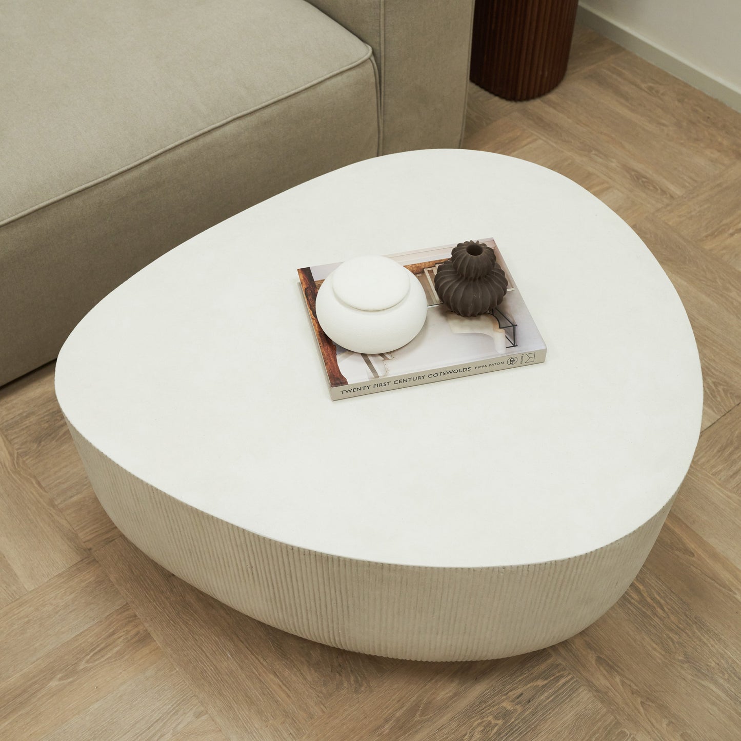 Leonardo - Table basse minimaliste en béton forme irrégulière grande