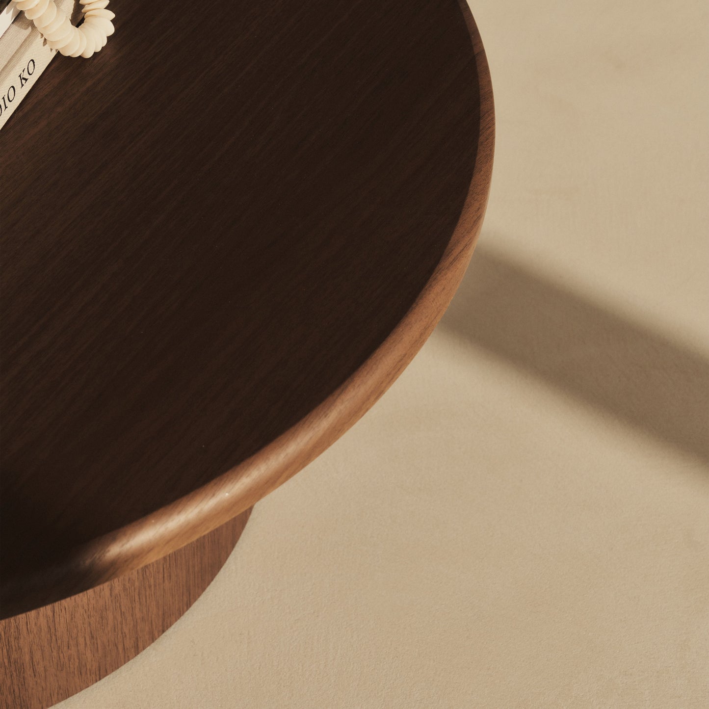 Madison - Grande table basse ronde en bois foncé