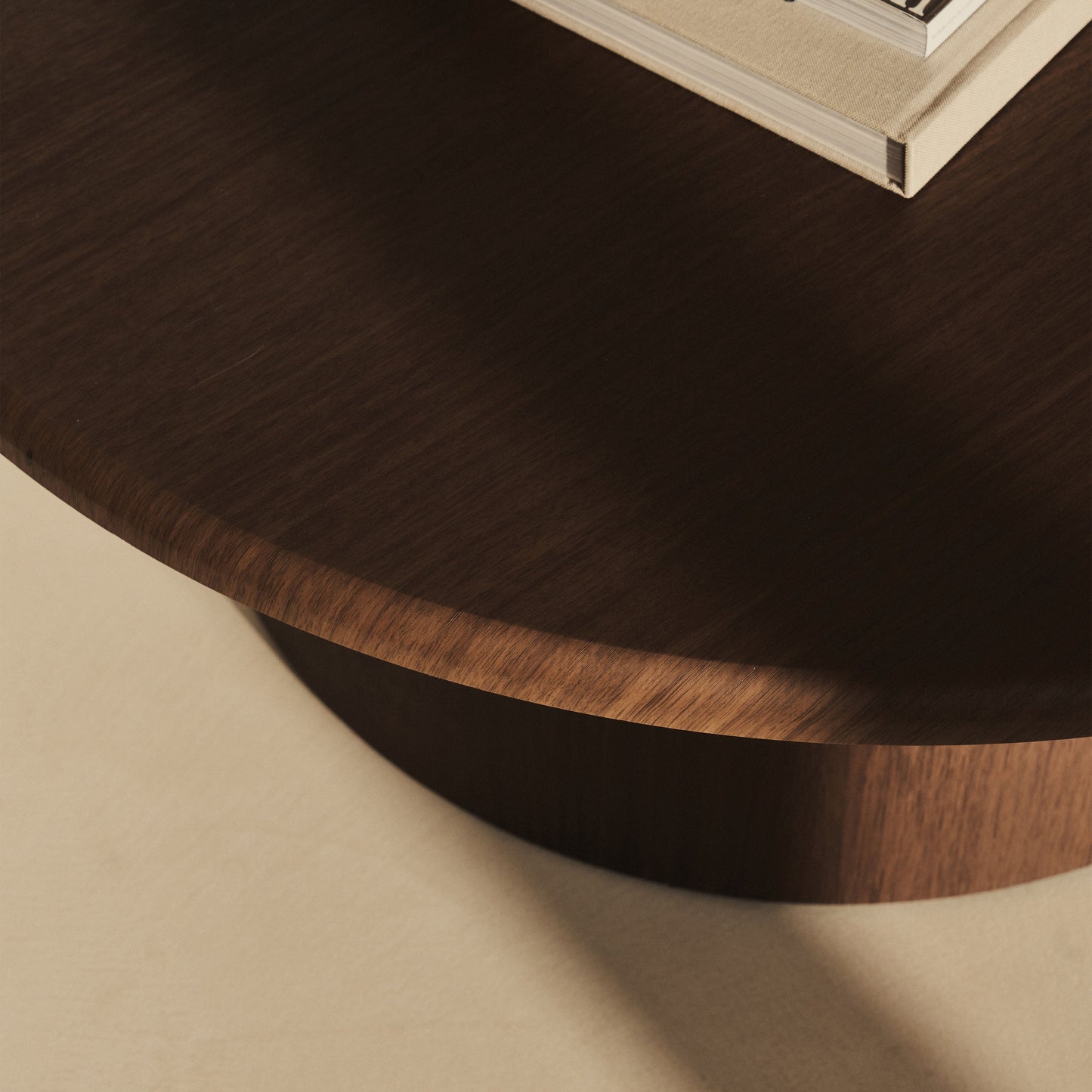 Madison - Grande table basse ronde en bois foncé