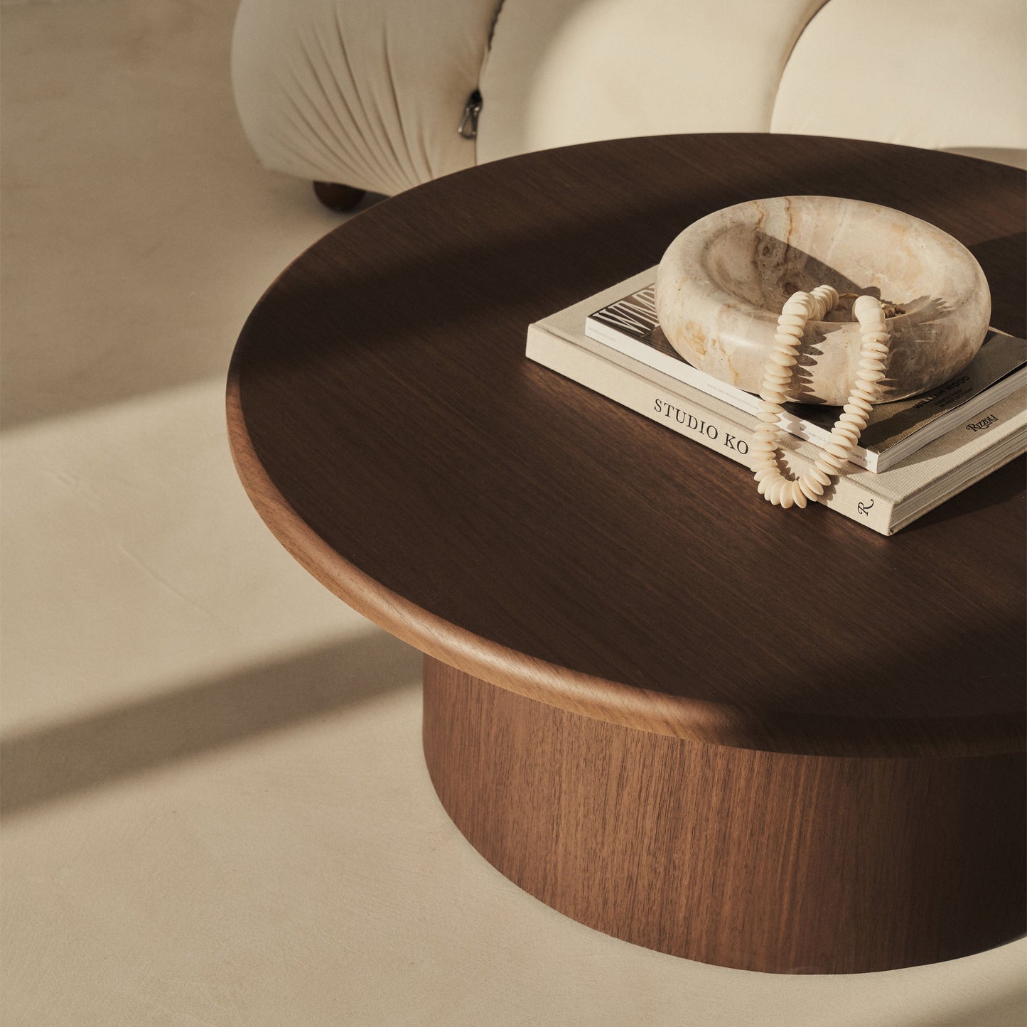 Madison - Grande table basse ronde en bois foncé
