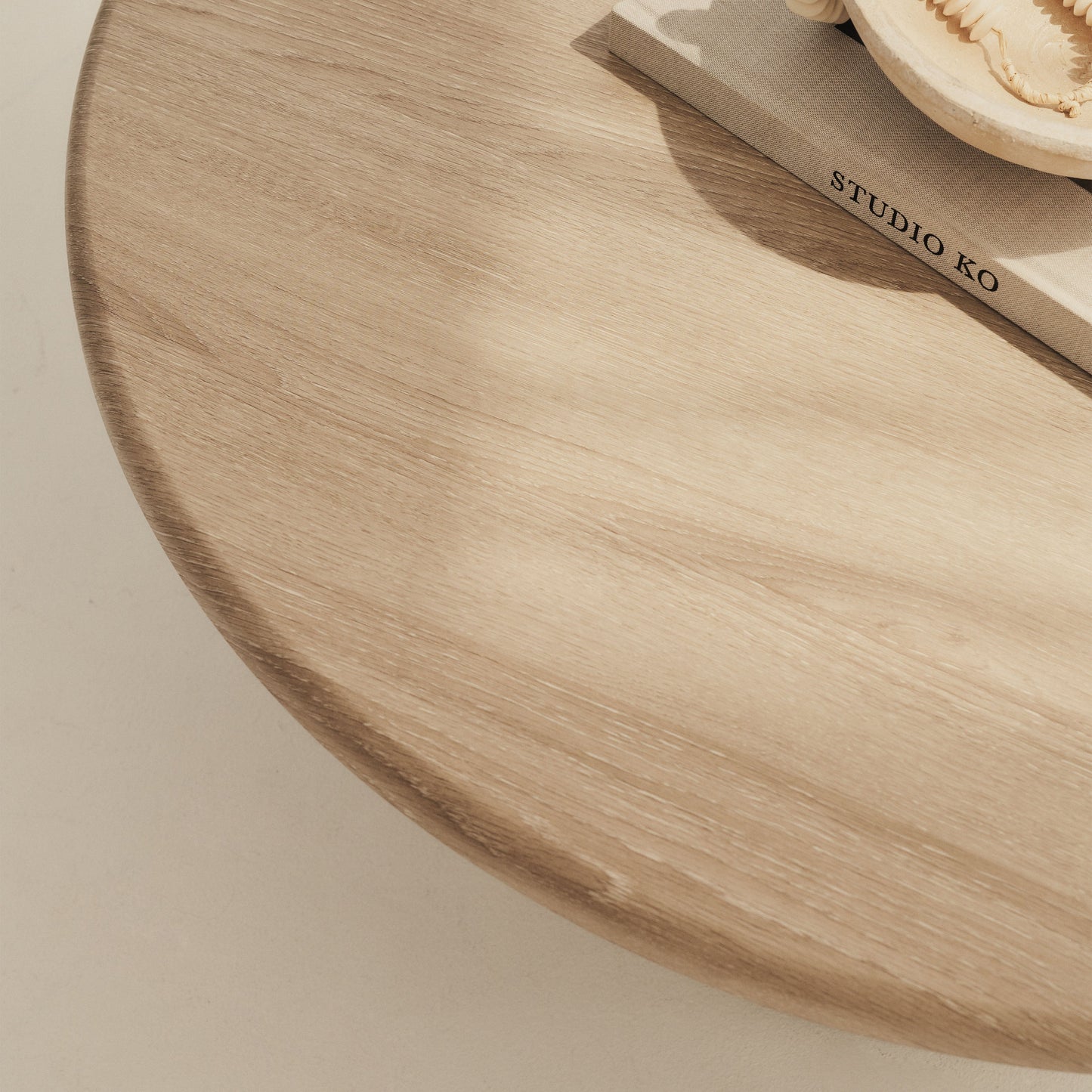 Madison - Grande Table Basse Ronde en Bois Lavé