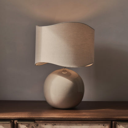 Olera - Lampe de Table à Abat-jour Ondulé en Céramique Beige Brillant