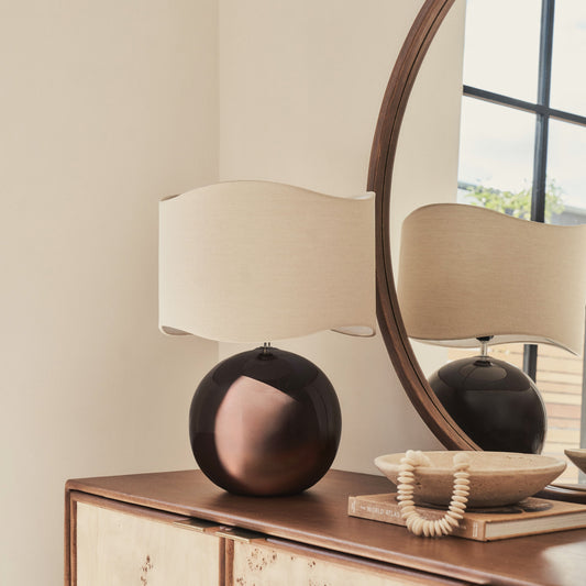 Olera - Lampe de Table à Abat-Jour Ondulé en Céramique Chocolat Brillant