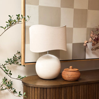 Olera - Lampe de Table à Abat-jour Ondulé en Céramique Gloss Ivoire