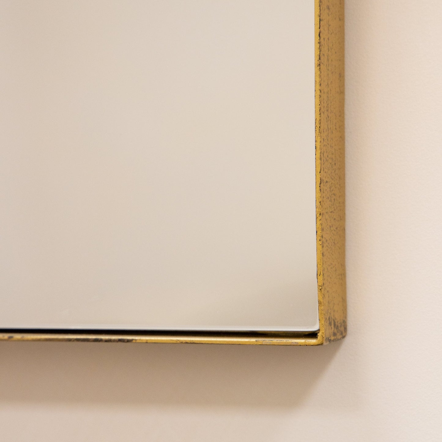 Theo - Grand miroir mural rectangulaire en métal doré 120 cm x 90 cm