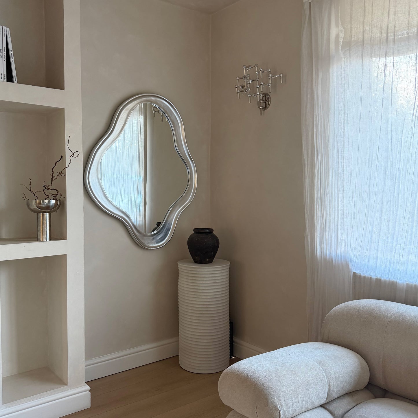 Riva - Miroir irrégulier en forme d'étang brossé chrome 120cm x 90cm
