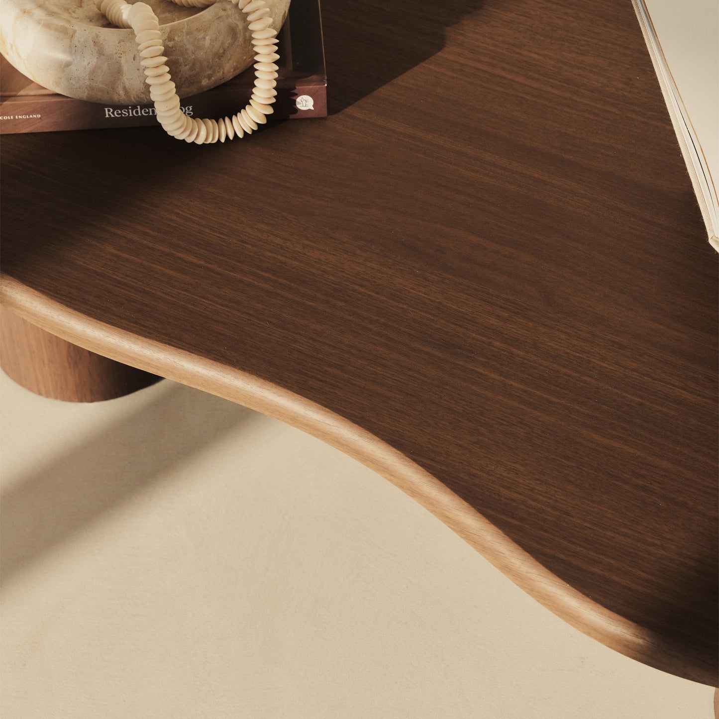 Savanna - Grande table basse en bois foncé irrégulier