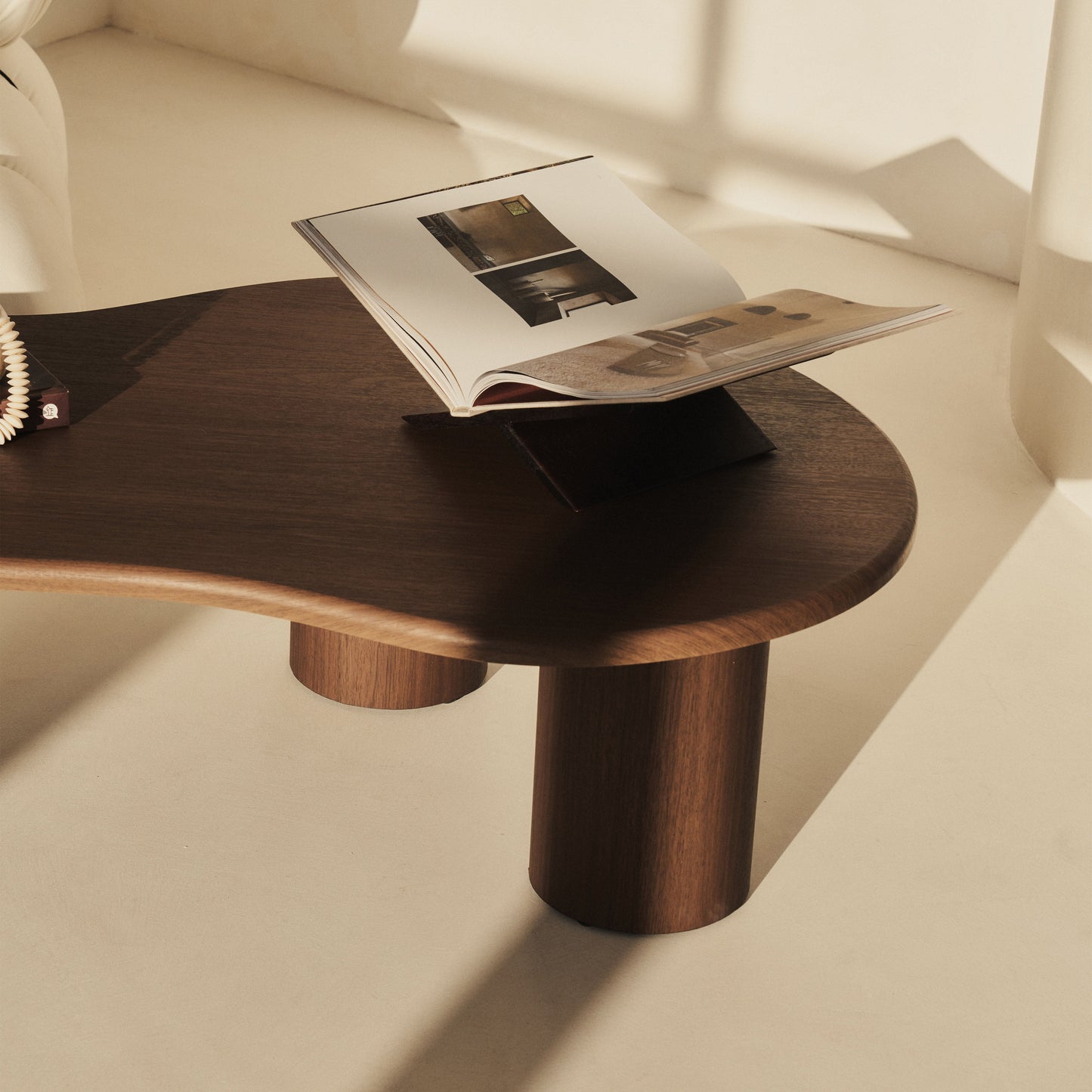 Savanna - Grande table basse en bois foncé irrégulier