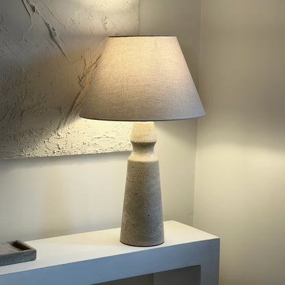 Sienna - Lampe de table à abat-jour conique en travertin