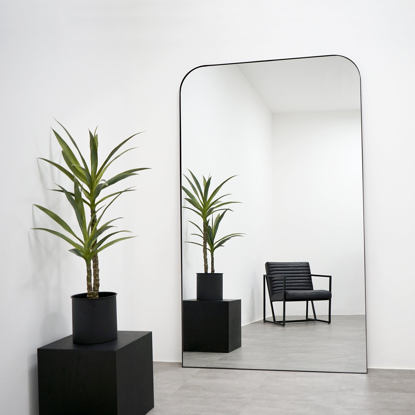 Theo - Miroir Extra Large Noir en Métal Courbé Pleine Longueur 200cm x 120cm