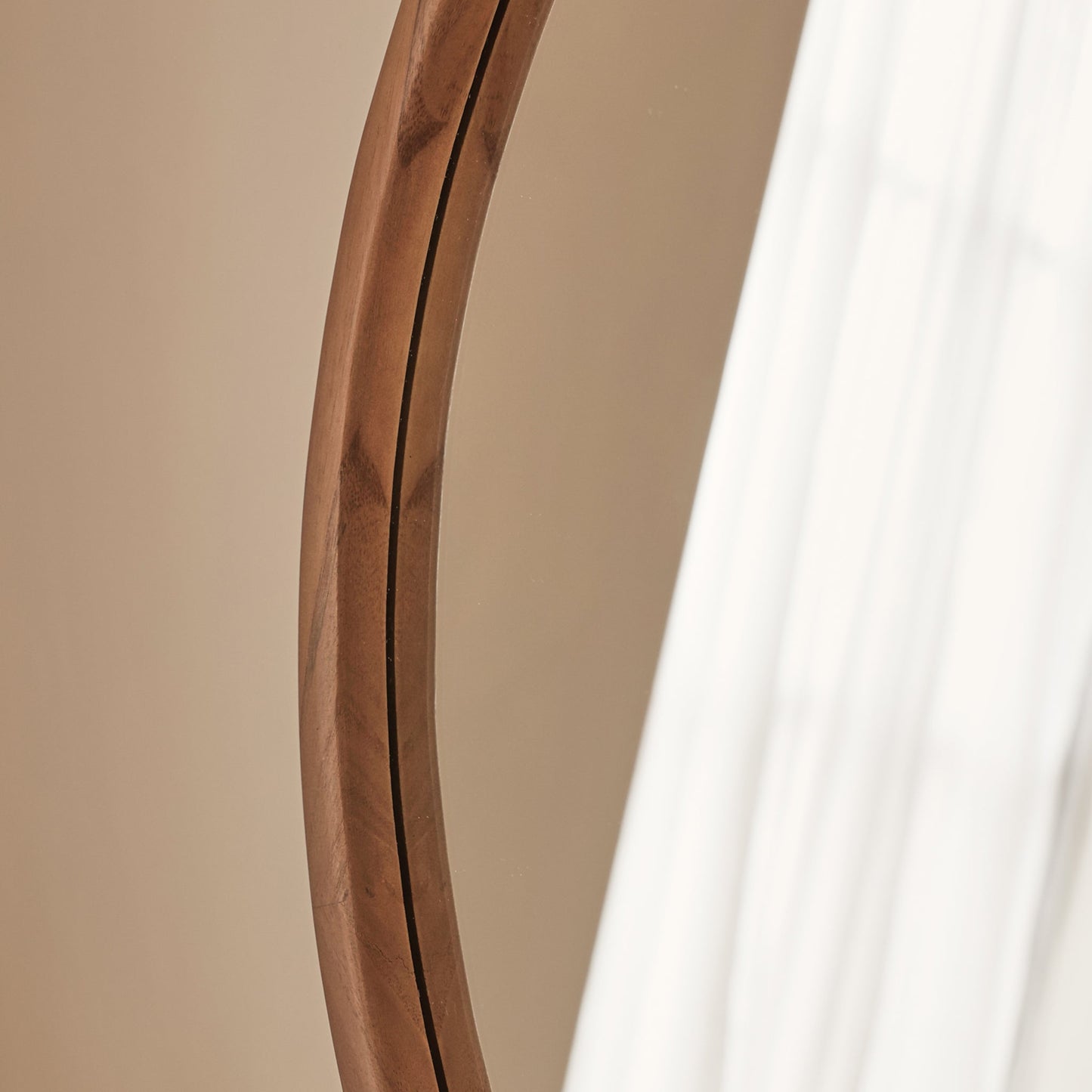 Arden - Miroir mural rond en bois chaleureux 70cm x 70cm