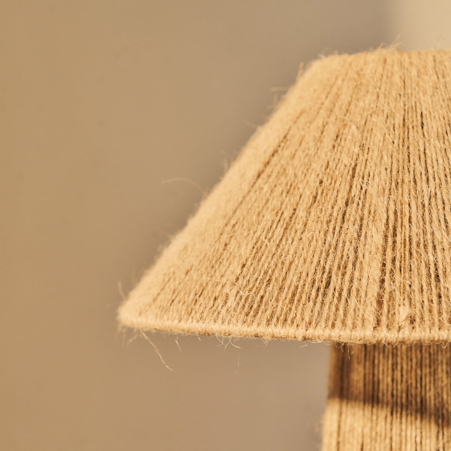 Erba - Lampe de table à abat-jour en jute Coolie